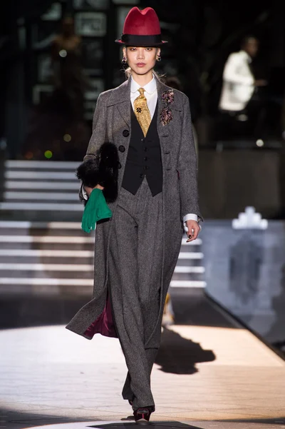 Look 16